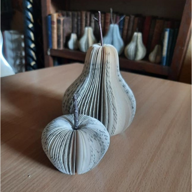 Petite pomme et petite poire Petite pomme et petite poire
